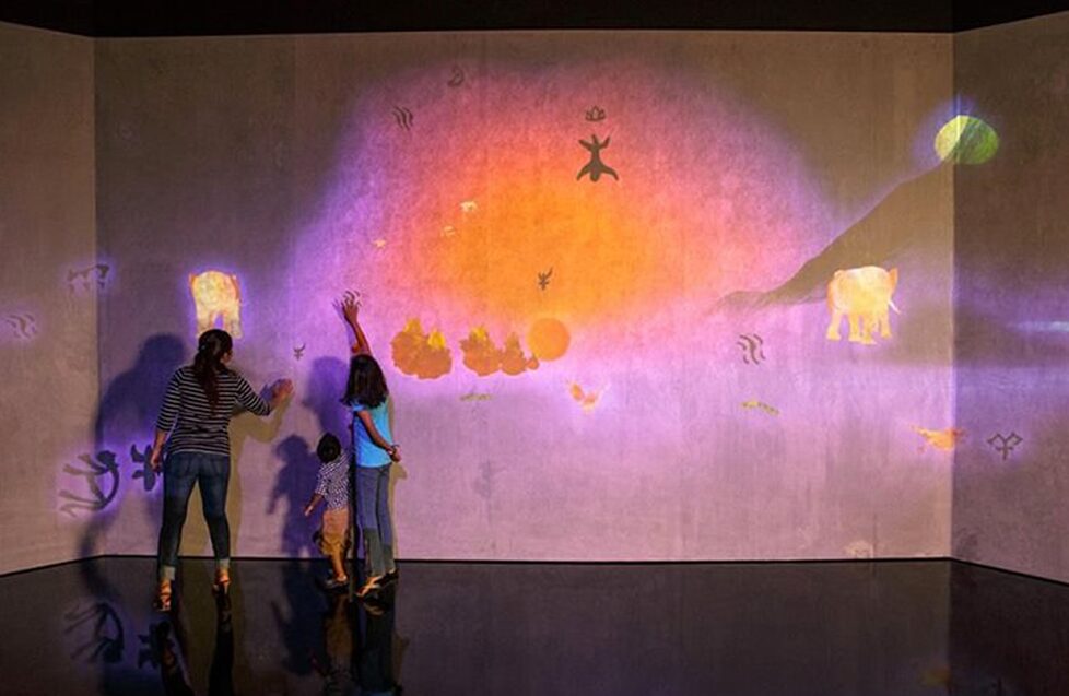 Beautiful images created by PT-EZ580 projectors drew visitors into an enthralling story.